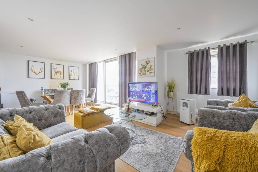 Elegant 2-Bed Flat in Hammersmith, London